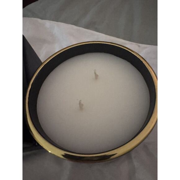TAHARI Home Luxury - Incandescent 12 Oz, Soy Blend Candle 2 Wicks - Picture 3 of 4